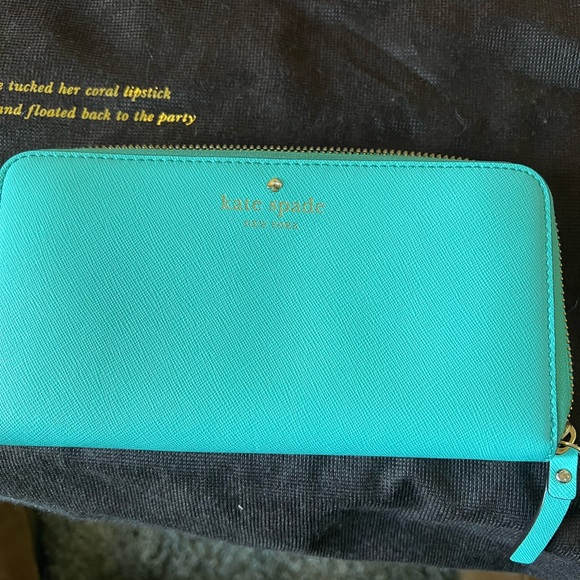 Kate spade tote with inside zipper pocket and two pockets on other side. - Picture 12 of 14